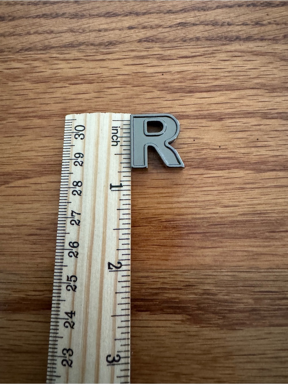Lug “R” Initial Bag Charm - Picture 4 of 5